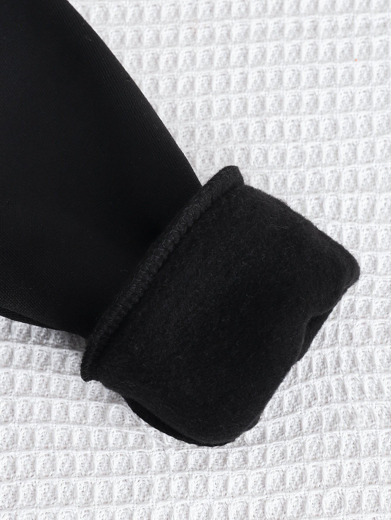 Boys' Autumn/Winter New Three-Piece Set with Mickey Mouse Classic Cartoon Print Long-Sleeve Round Neck Hoodie and Zip-Up Sleeveless Top, Matching Printed Sweatpants - Fleece-Lined Thickened Warm Comfortable Outfit for Parties