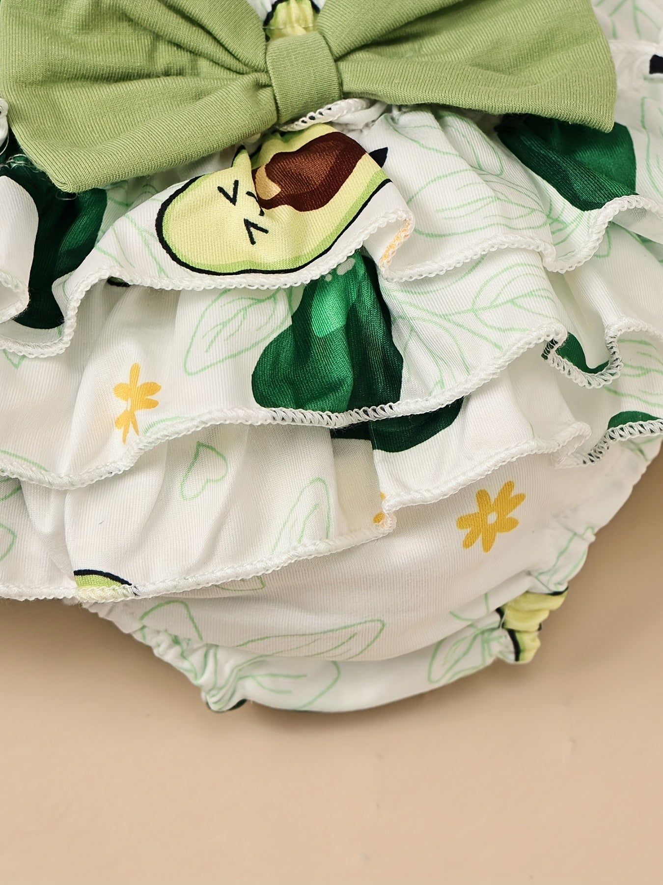 Conjunto de Roupa Infantil para Bebé Menina com Estampado de Abacate: Macacão, Calções e Fita para o Cabelo - 3 Peças - Ideal para o Verão e Atividades ao Ar Livre