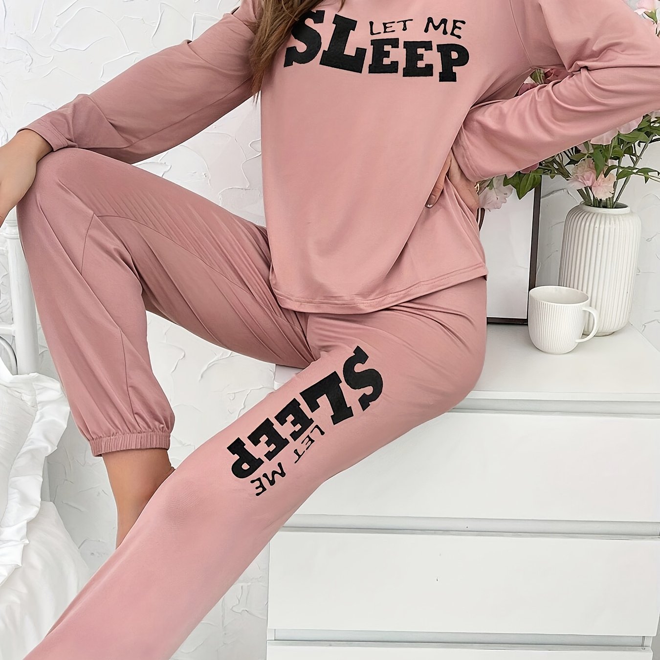 Pijama de senhora de outono e inverno, com mangas compridas e calças compridas, estampado de letras em estilo cartoon, conjunto casual para usar em casa em todas as estações.