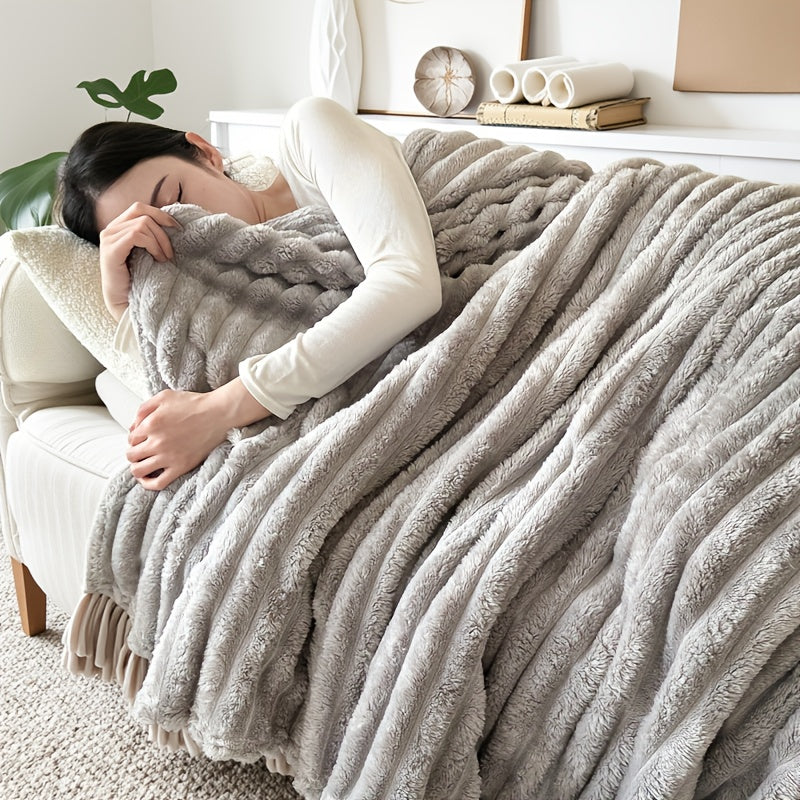 1pc Plush Coral Fleece Blanket - Ultra-Soft All-Season Luxury Bedspread, Couch Throw, Camping & Travel Bedding,,,, Grey, - Machine Washable Cozy Gift for, Outdoor, or Holidays - Traditional Style with Geometric Pattern, Multi