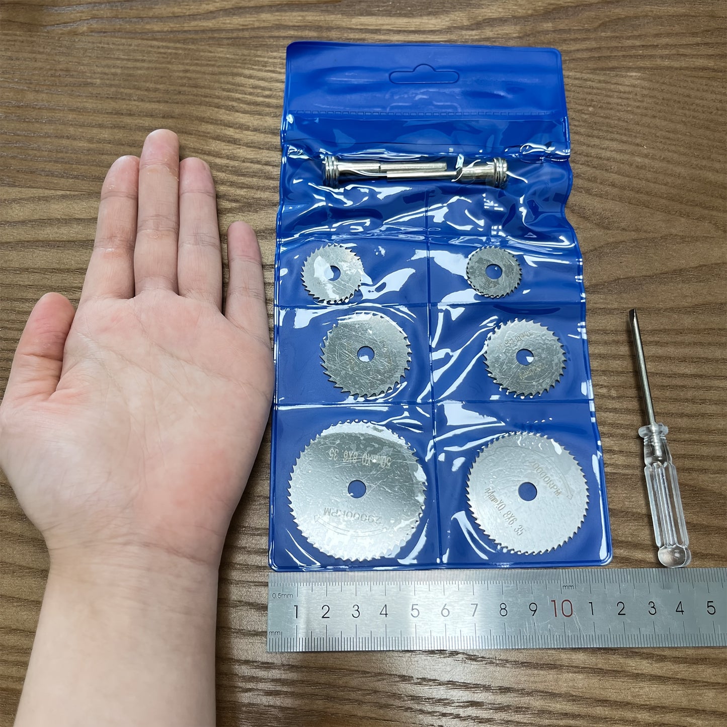 1set 9pcs Cutting Wheel Set For Drills Rotary Tools, Drill Saw Blades For Rotary Tools 6pcs HSS Saw Disc Wheel Cutting Blades With 1pc 1/8" Round Shank, 1pc 1/4" Round Shank, One Screwdriver For Wood Plastic Aluminum Cutting