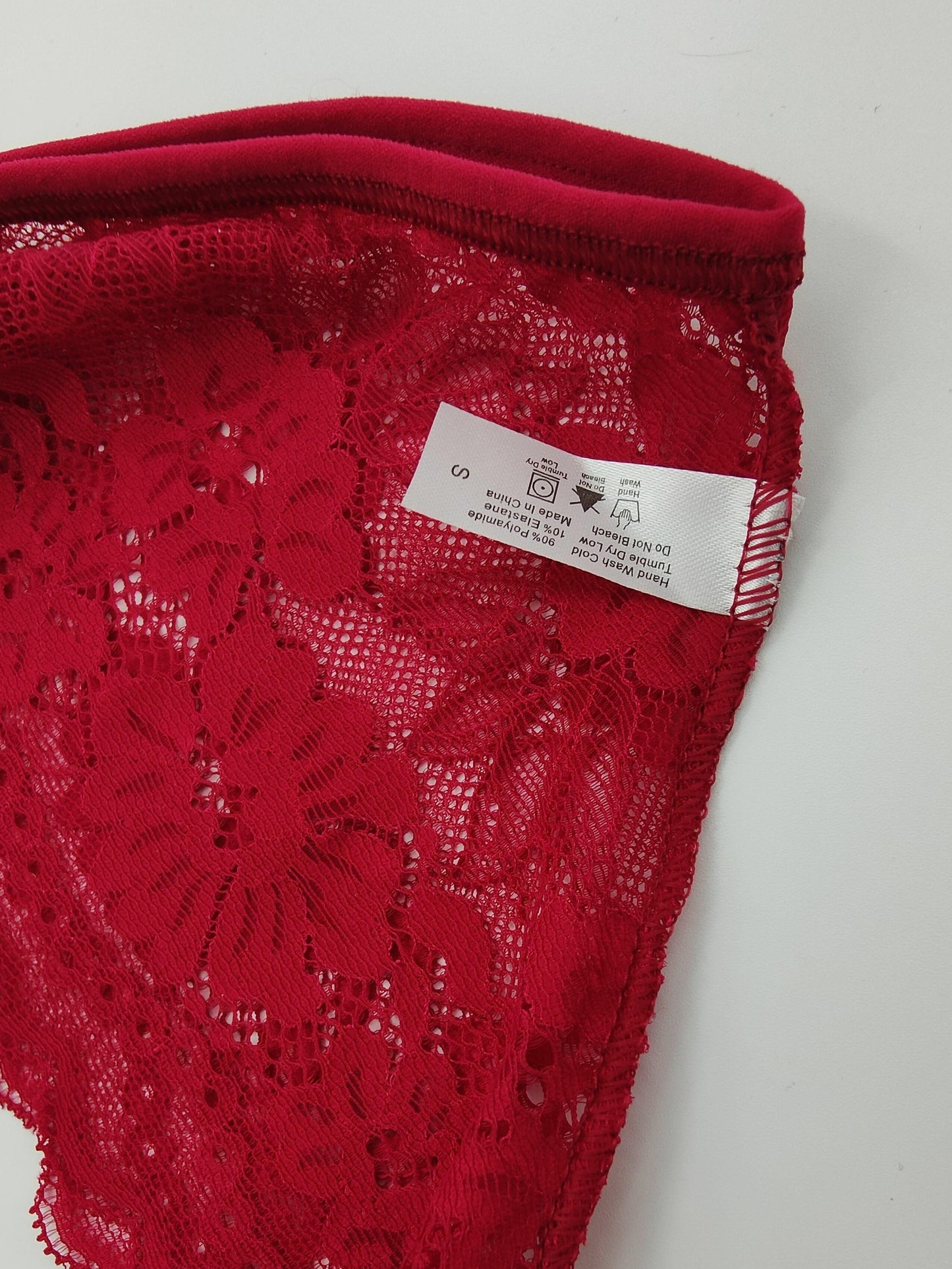 Conjunto de 4 elegantes cuecas biquíni para mulher em renda jacquard transparente, com elasticidade média e cintura baixa. Lingerie e roupa interior feminina.