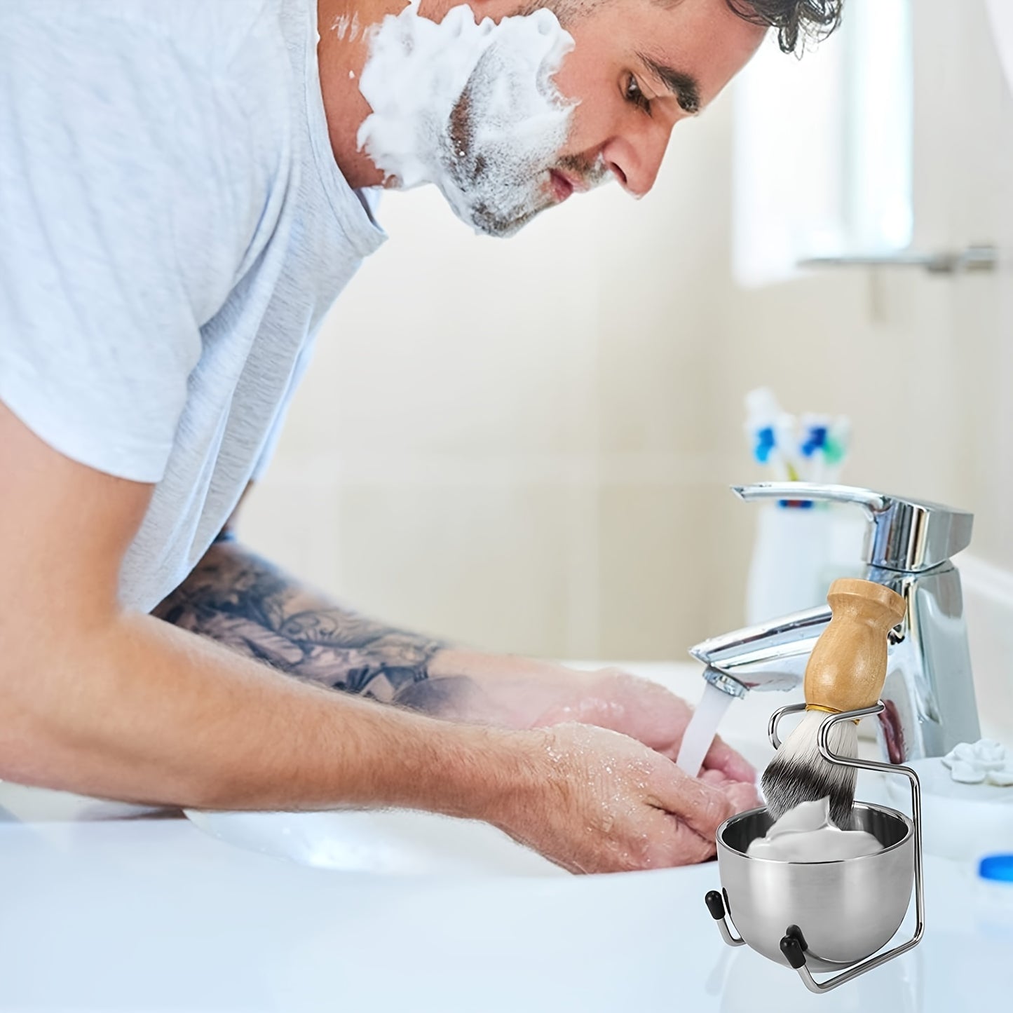Kit de barbear para homem com pincel, suporte, taça em aço inoxidável e escova facial macia.