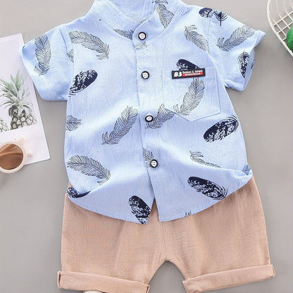 Conjunto casual para bebé menino - Camisola de manga curta e calções com estampado de penas - Conjunto infantil de 2 peças para atividades ao ar livre