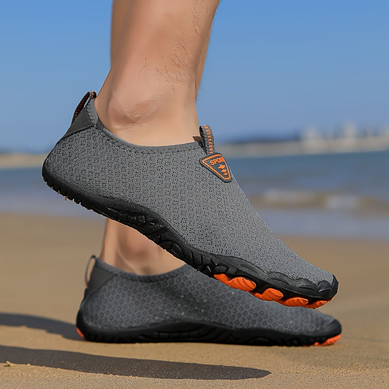 Sapatos aquáticos para homem de secagem rápida com cinco dedos - Respiráveis, antiderrapantes, leves, topo em malha, sola em borracha - Ideais para praia, natação, trilhos e aventuras ao ar livre - Design em preto e laranja