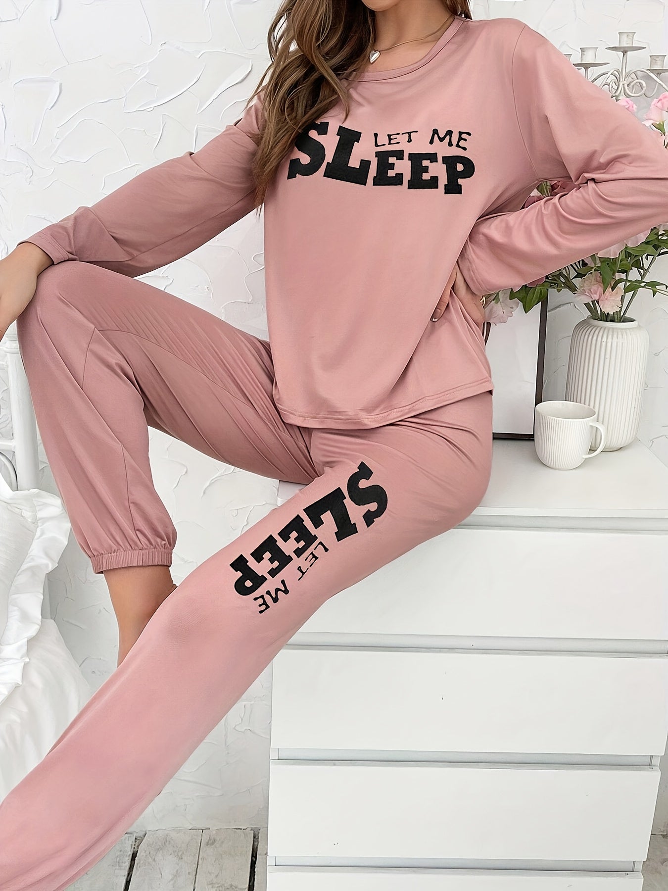 Pijama de senhora de outono e inverno, com mangas compridas e calças compridas, estampado de letras em estilo cartoon, conjunto casual para usar em casa em todas as estações.