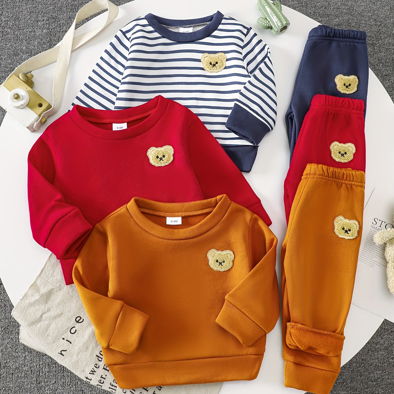 A Set of Three Fleece Hoodies for Baby Boys, Packaged in Six Pieces, Featuring a Cute Bear Patch. Perfect for Outdoor Wear During The Autumn And Winter Seasons, Making It a Great Gift for Children.