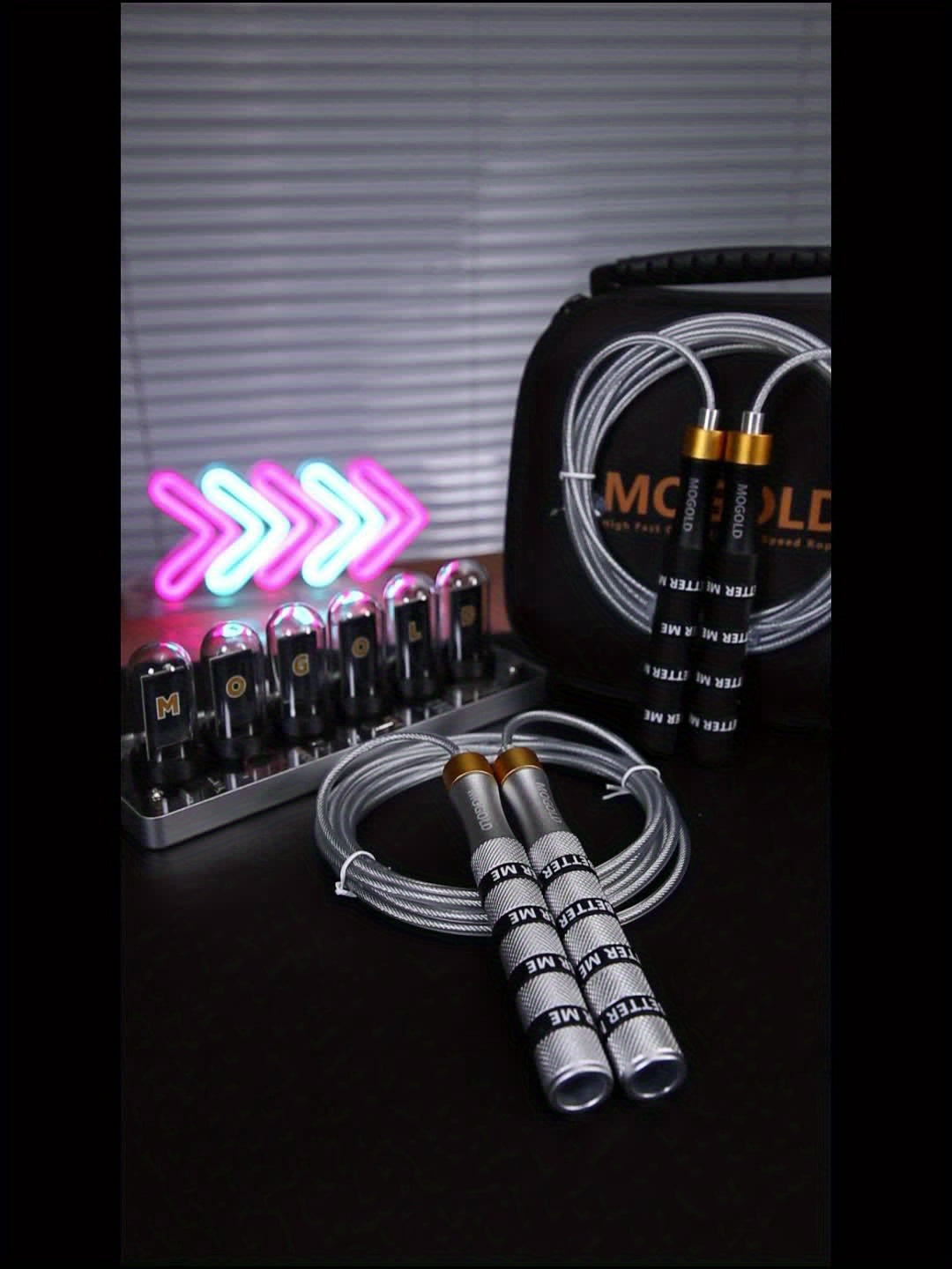 Corda de saltar MOGOLD reforçada e ajustável com design anti-emaranhamento e mecanismo de bloqueio automático sem parafusos - Comprimento extra longo de 1,5 m ou mais, ideal para adultos, homens e mulheres.