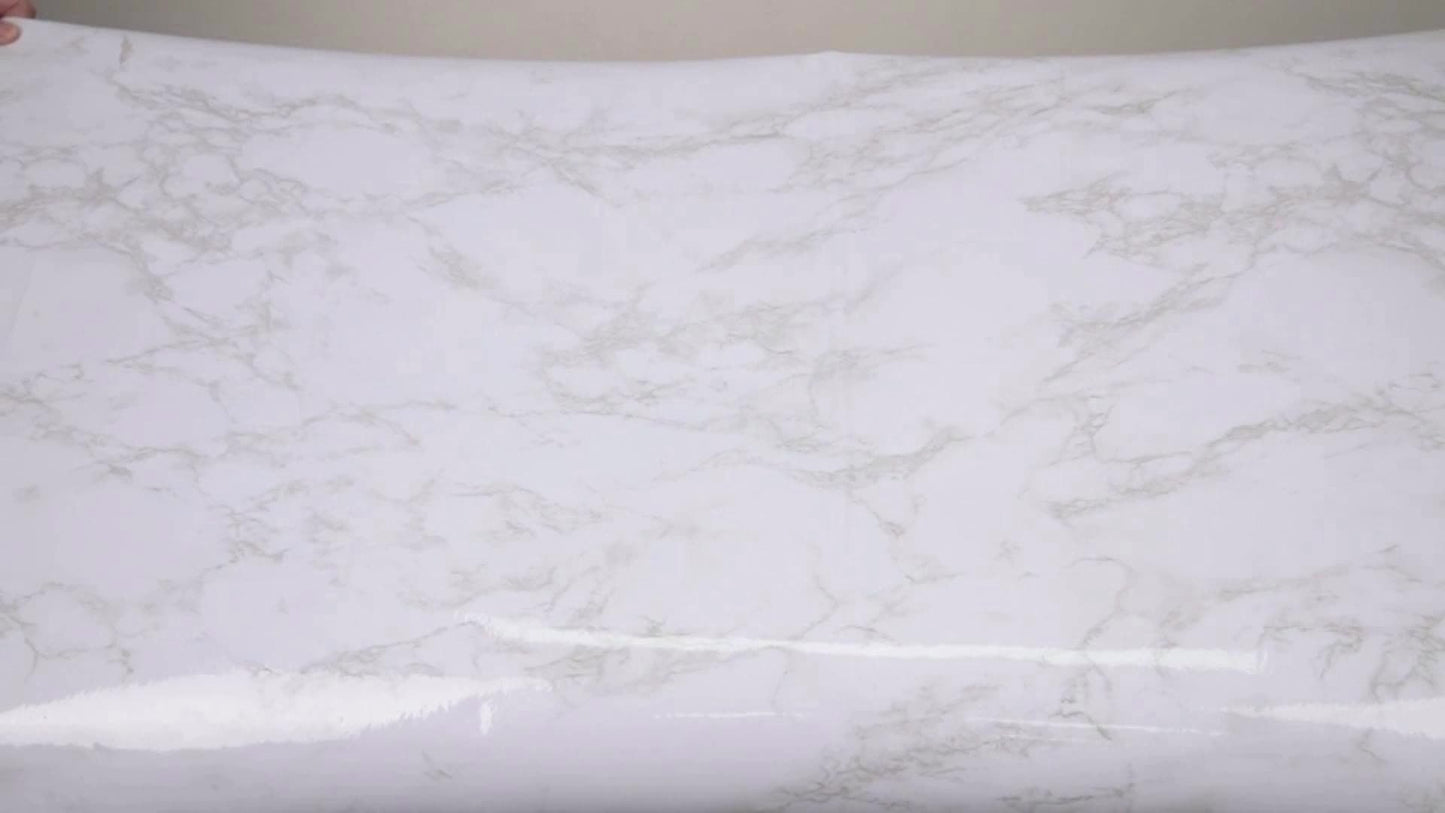 Película adesiva de mármore cinzento, 5m x 60cm, para tampos de mesa, com padrão de riscas e formas aleatórias, fácil de instalar em bancadas de cozinha e móveis.