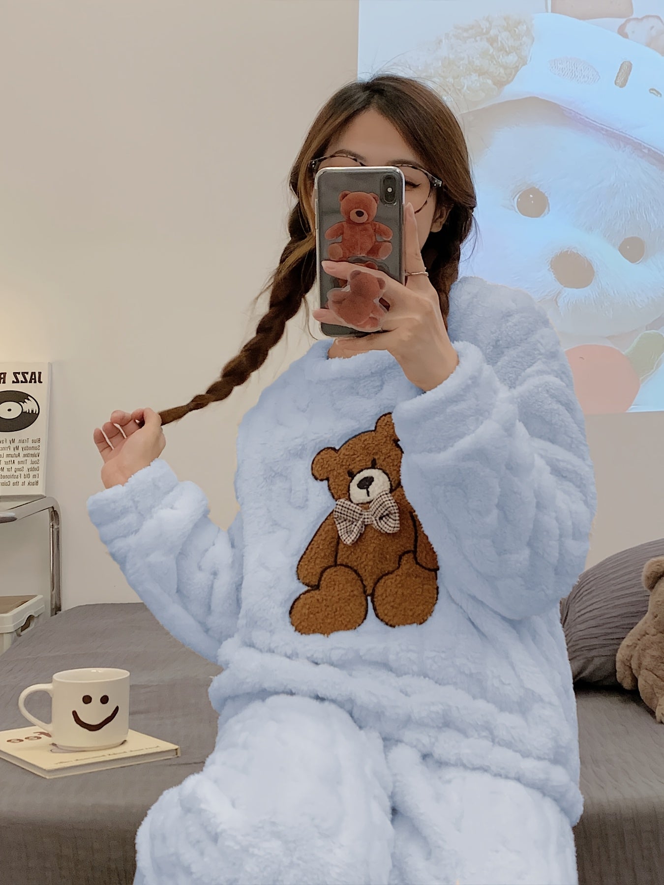 New Autumn and Winter Thick Warm Pajama Set with Jacquard Velvet Long-Sleeve Bear Top and Flannel Pants for Winter