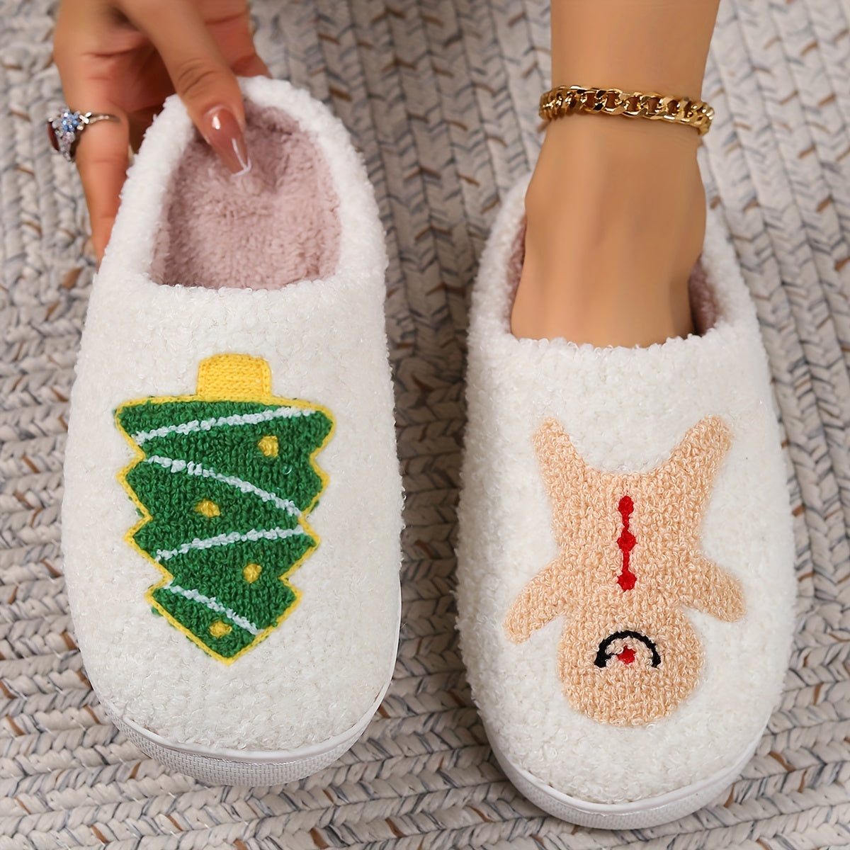 Christmas Tree Pattern Fuzzy Slippers, Winter Warm Closed Toe Flat Floor Shoes, Cozy Soft Sole Plush Home Slippers