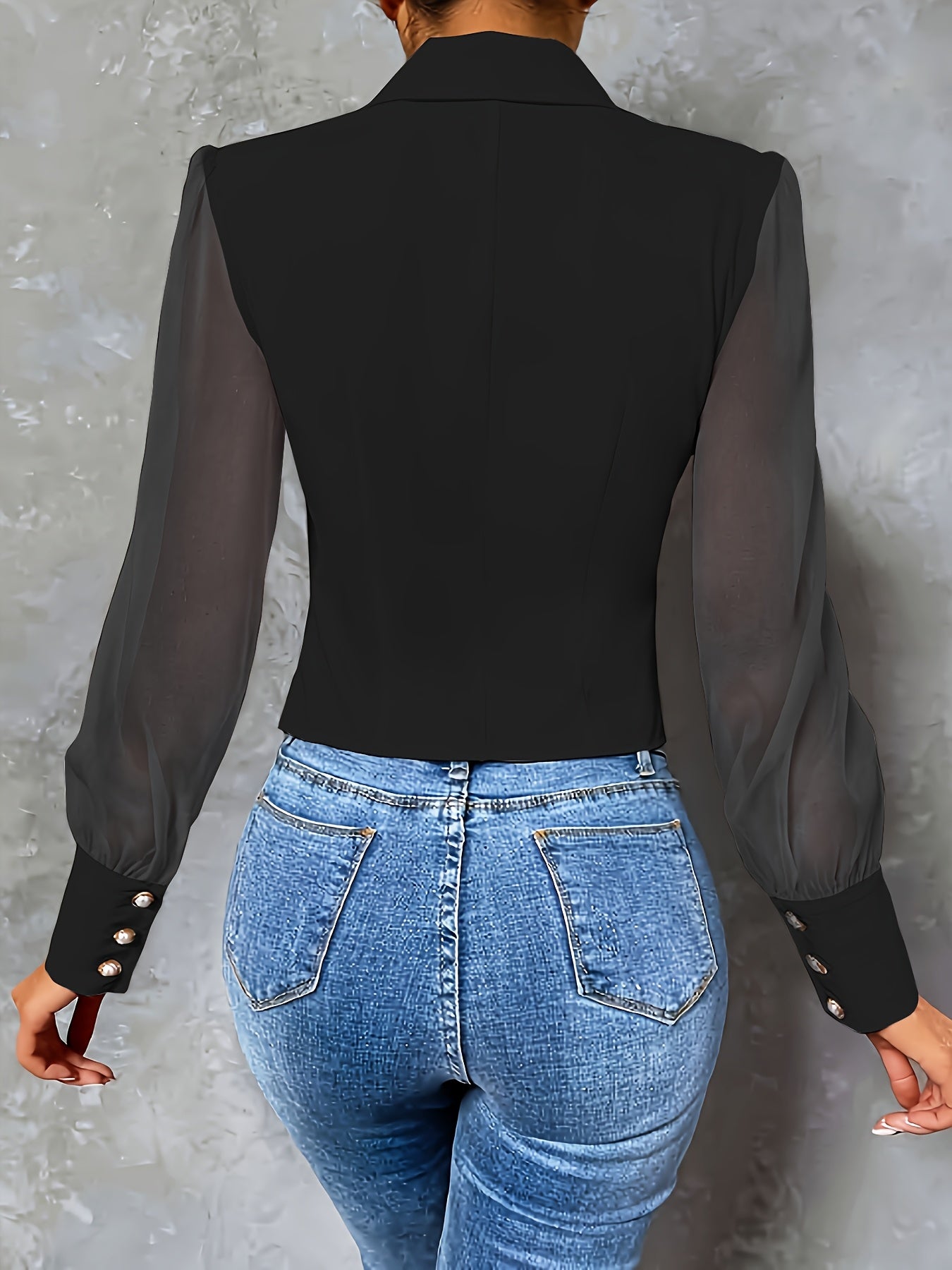 Elegante blusa de manga comprida para mulher com gola de lapela - Cor lisa, detalhe de botões, lavável à máquina.